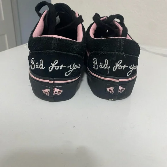 Vans.  Lazy Oaf Black and Pink Heart Sneakers - Picture 2 of 5